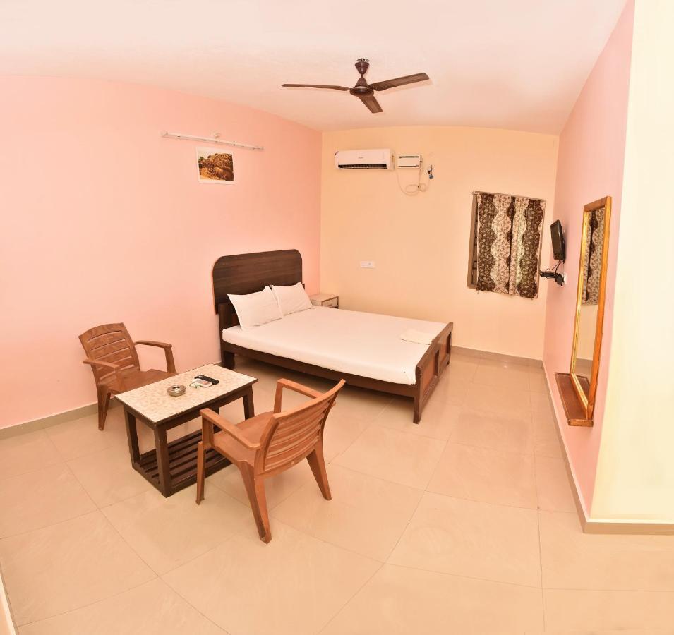 Dwaraka Residency Hotell Mahabalipuram Exteriör bild
